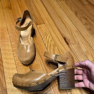 Evah Leather Ankle strap Chunky Block Boho Grommet Sandal Heels pumps retro stud